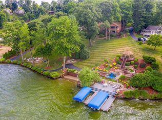 284 W Mohawk Dr, Malvern, OH 44644