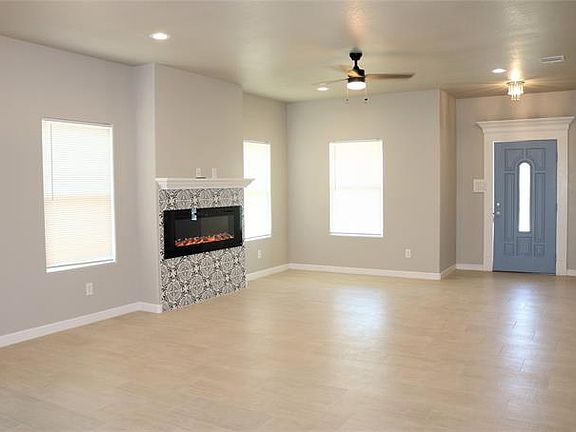 4th image of 620 E Davis Ave