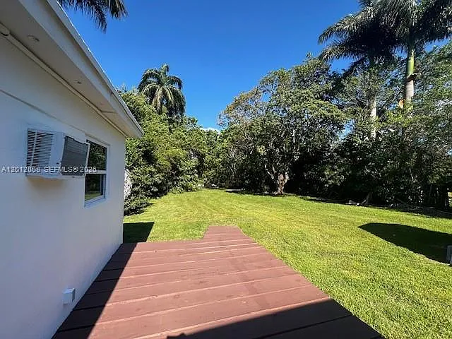 4548 SW 33rd Ave #M — Photo 4