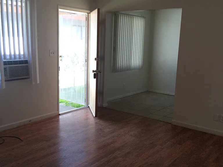 407 Violet Ave — Photo 1