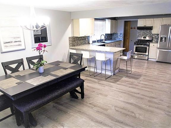 4th image of 106 Hollybrook Dr