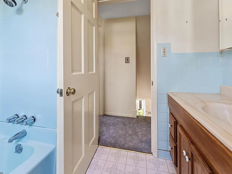 665 Killarney Dr — Photo 12