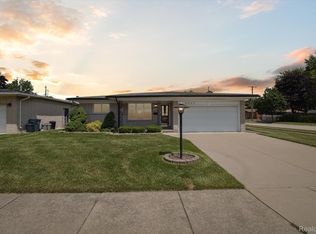 2697 Rhodes Dr, Troy, MI 48083