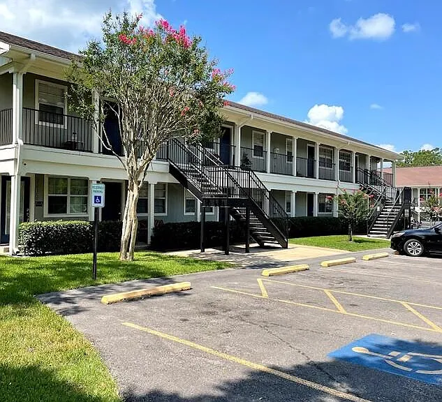 North Park Apartments — Photo 9