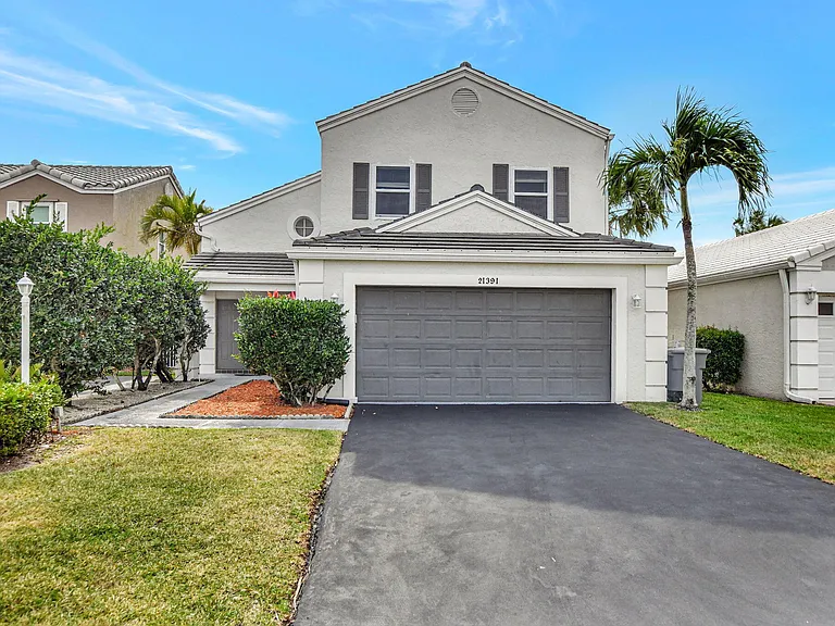 21391 Millbrook Ct — Photo 11
