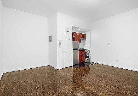 4th image of 102 W 80th St #2/4