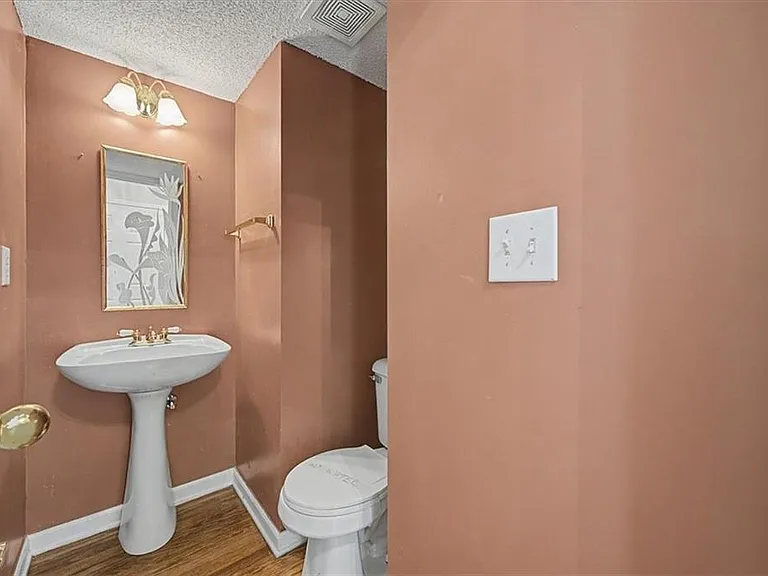 2025 Baramore Oaks Dr — Photo 5