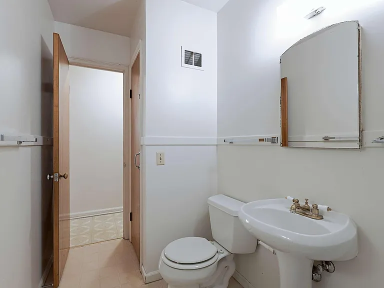 940 S 48th St — Photo 17
