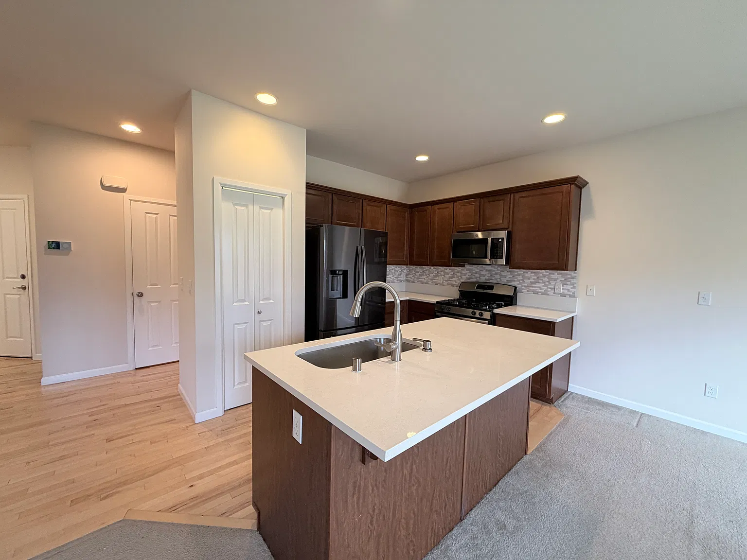 4 bed, 1716 sqft, $3,300 — Photo 3