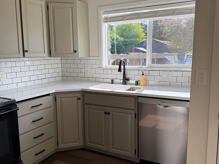 732 S Monroe St — Photo 2