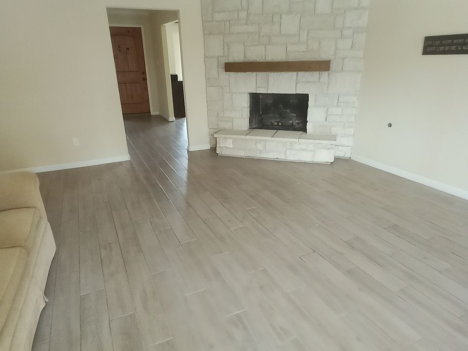 1st image of 5103 Loch Lomond Dr #1