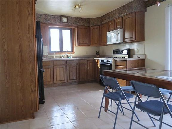 3rd image of 511 Aspen Dr