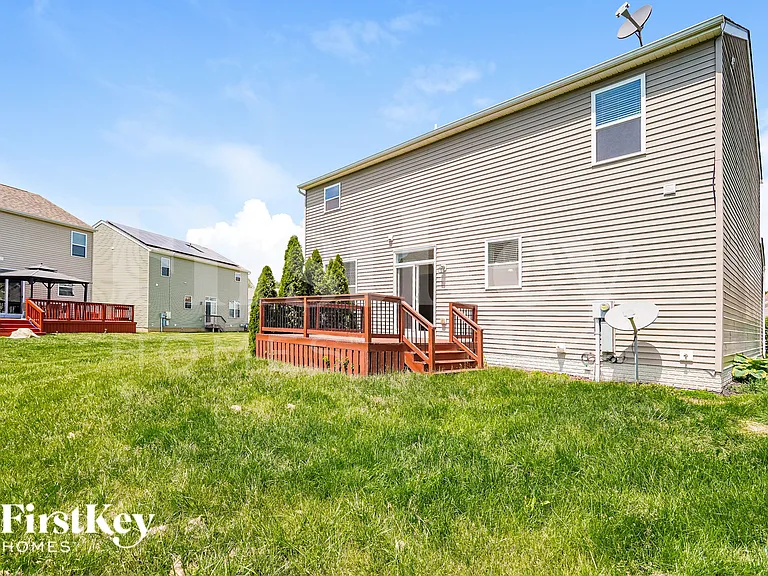 891 Orwell St — Photo 18