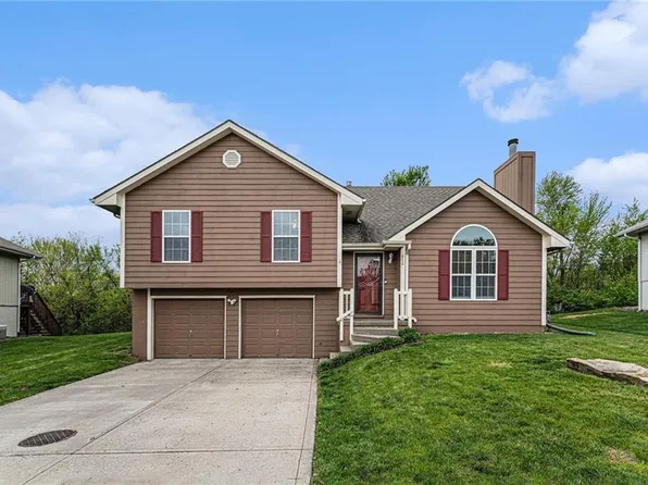 809 NE 194th Ter, Smithville, MO 64089