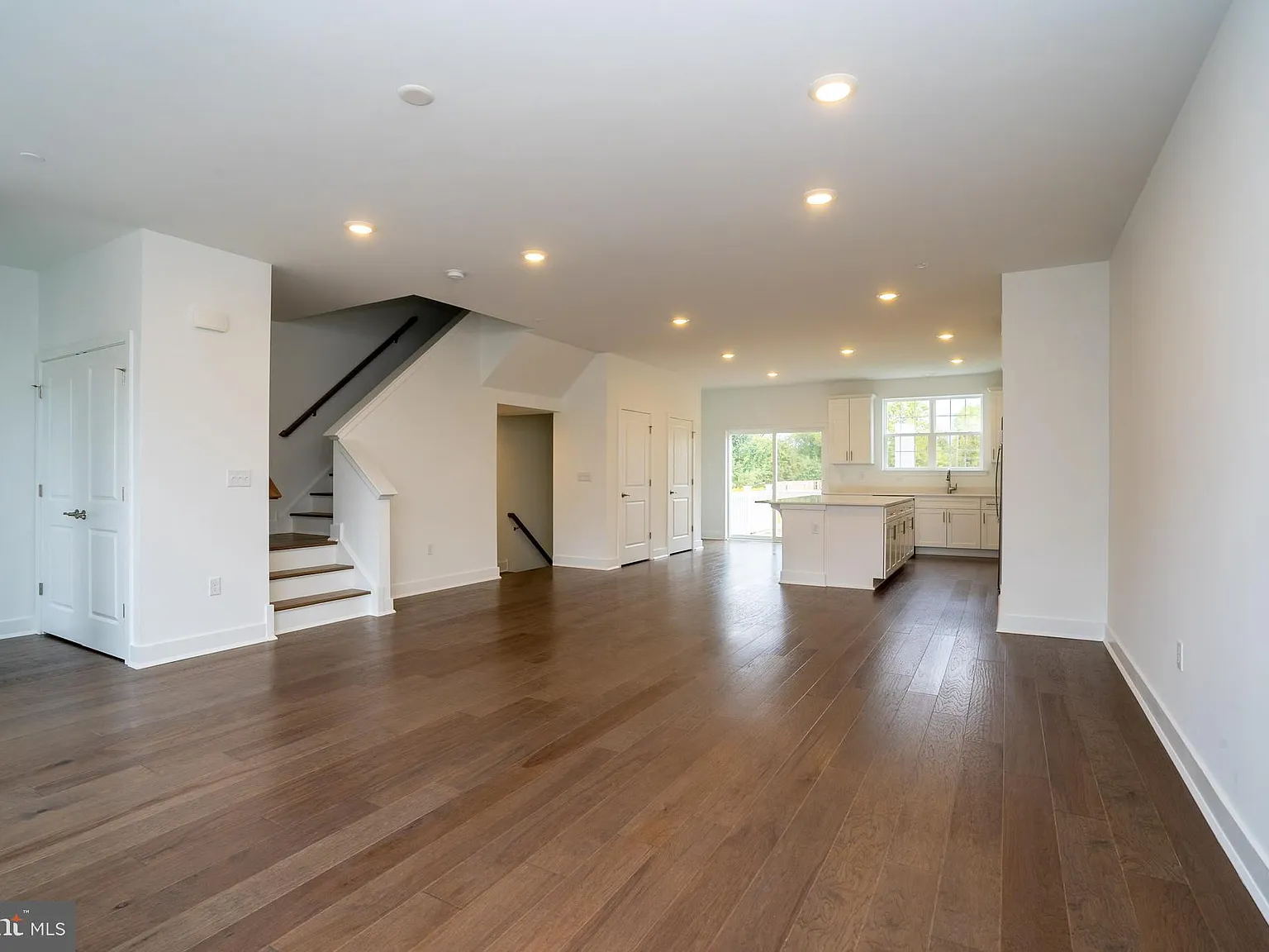 4 bed, 3.5 bath, 2453 sqft, $4,600 — Photo 4