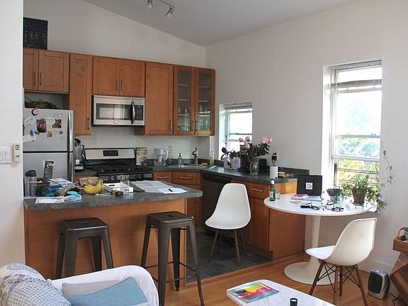 2nd image of 300 13th St APT 3