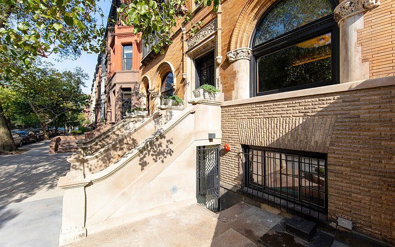 1st image of 857 Carroll St #1