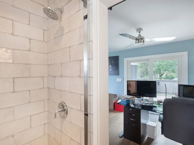 702 Grant Ter SE — Photo 36