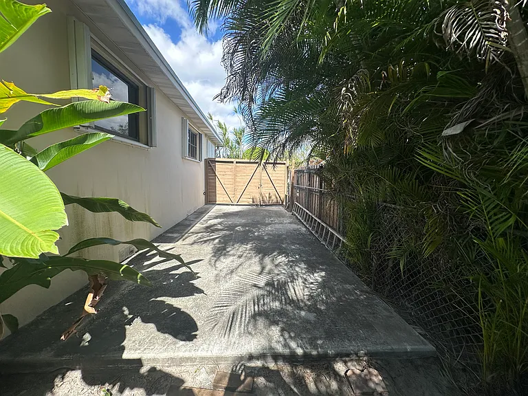 7910 SW 15th St — Photo 9
