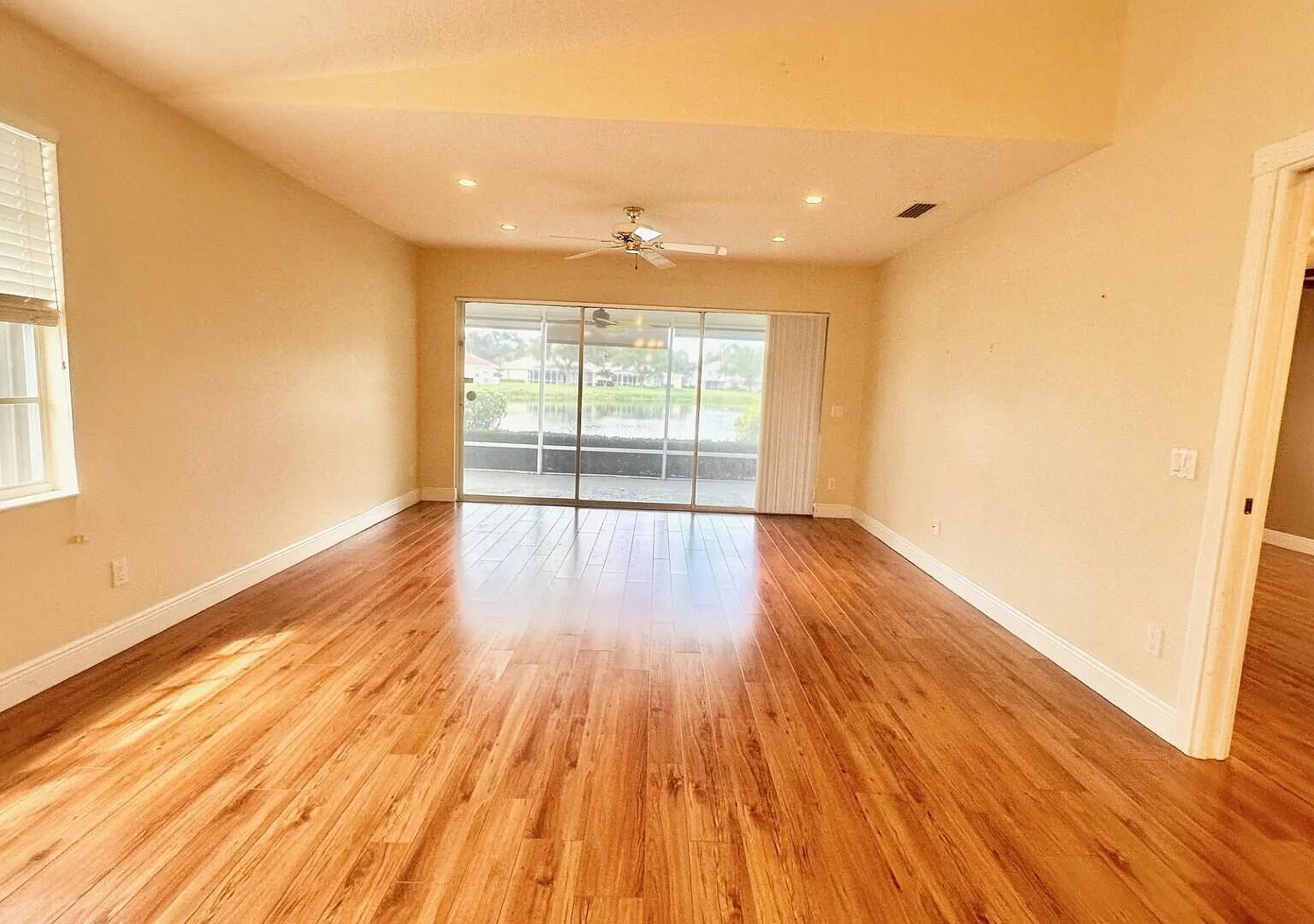 2 bed, 2.0 bath, 1680 sqft, $3,200 — Photo 2
