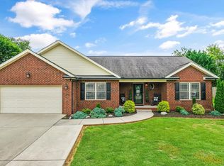 208 Barberry Ct, Maryville, TN 37804