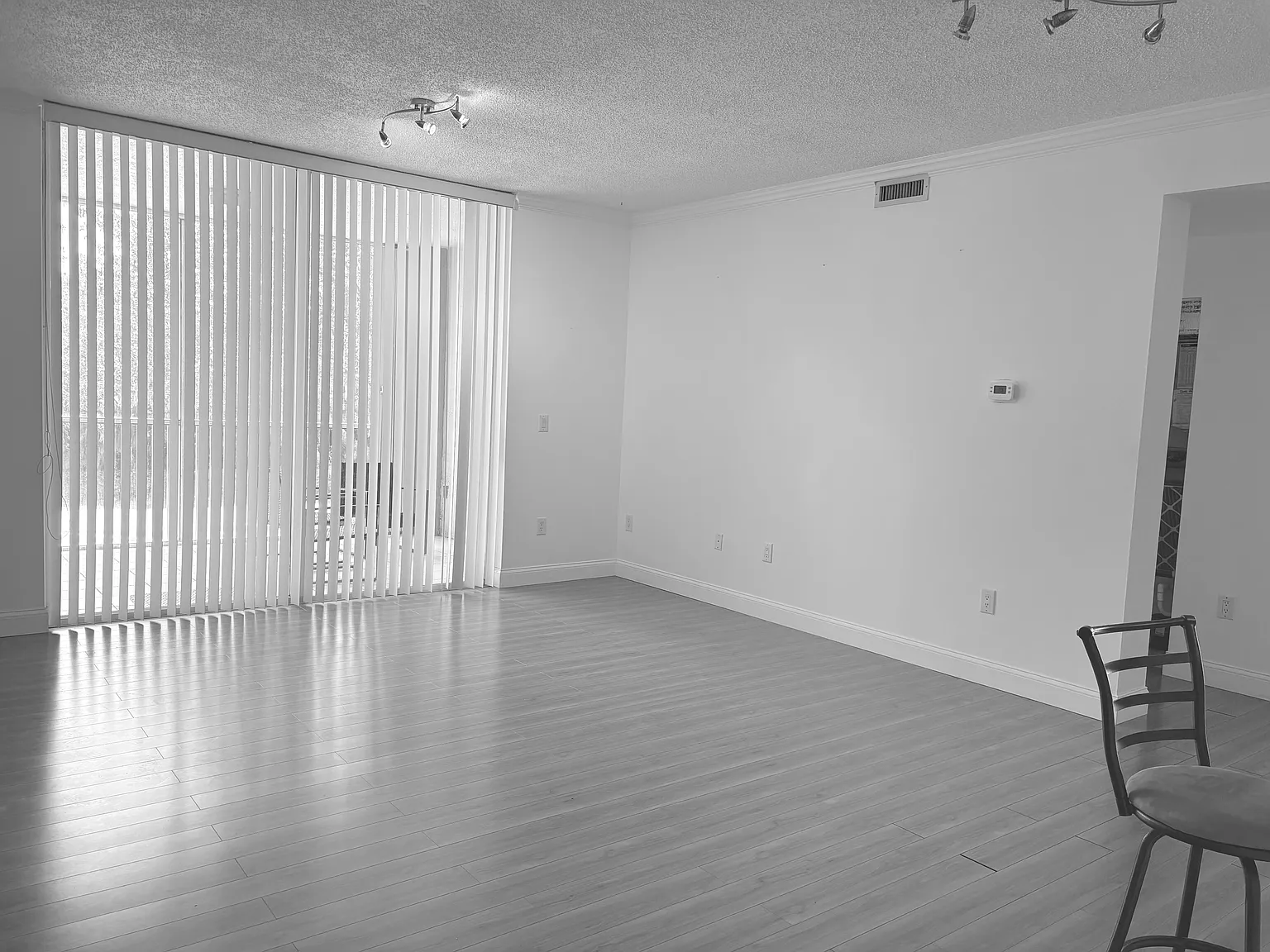 3 bed, 1230 sqft, $3,150 — Photo 3