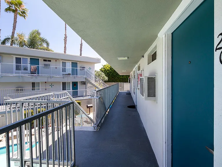 Aztec Pacific Apartments — Photo 48