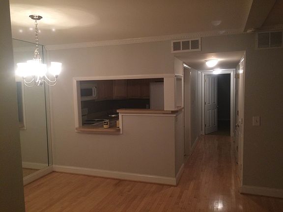 Entryway towards bedrooms