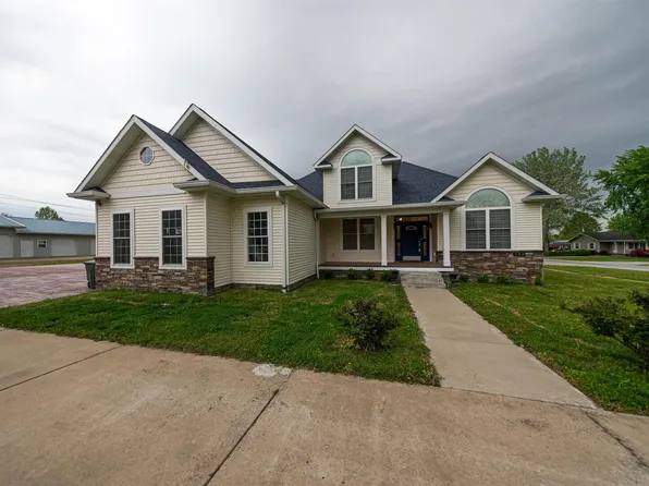 203 E Flora St, Valier, IL 62891