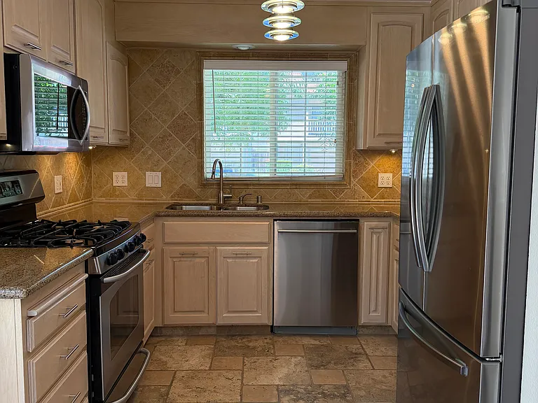 1003 Live Oak Ter — Photo 5