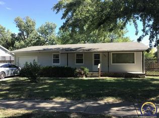 2836 SW Valley Brook Ln, Topeka, KS 66614