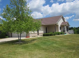 W155N6560 Blue Heron Dr, Menomonee Falls, WI 53051
