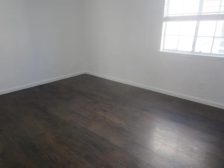 1223 E 15th St #1223 — Photo 11