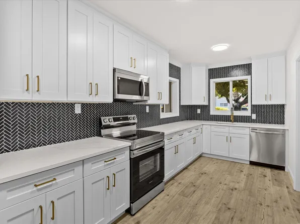 800 SE 13th Court, Deerfield Beach, FL 33441