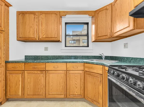 301 East 48th Street image 6 of 9