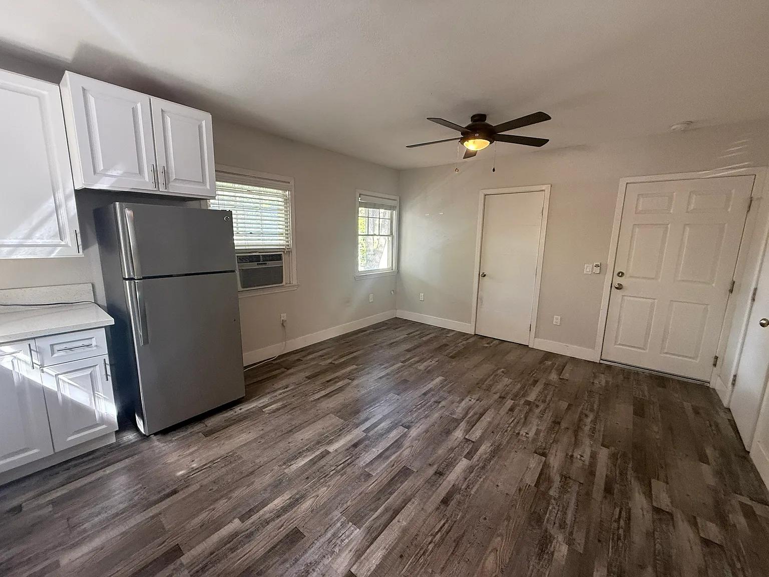 Studio, 350 sqft, $1,250 — Photo 4