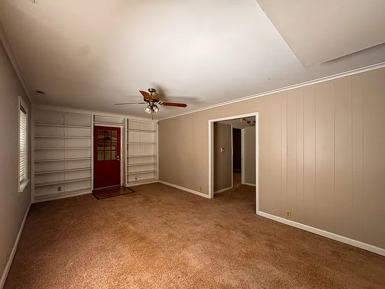 2305 Mirror Lake Dr — Photo 25