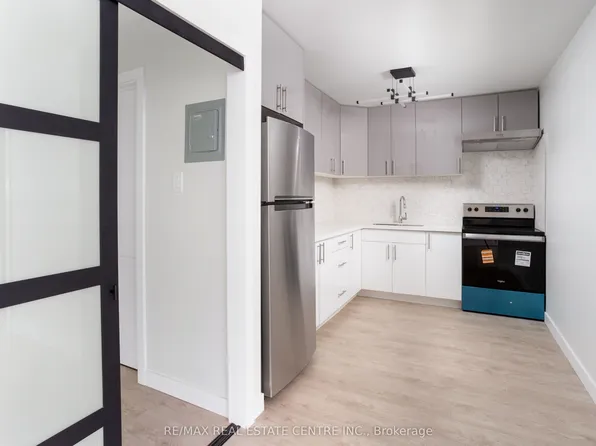 5 Hill Heights Rd E #205, Toronto, ON M8Y 1Y9