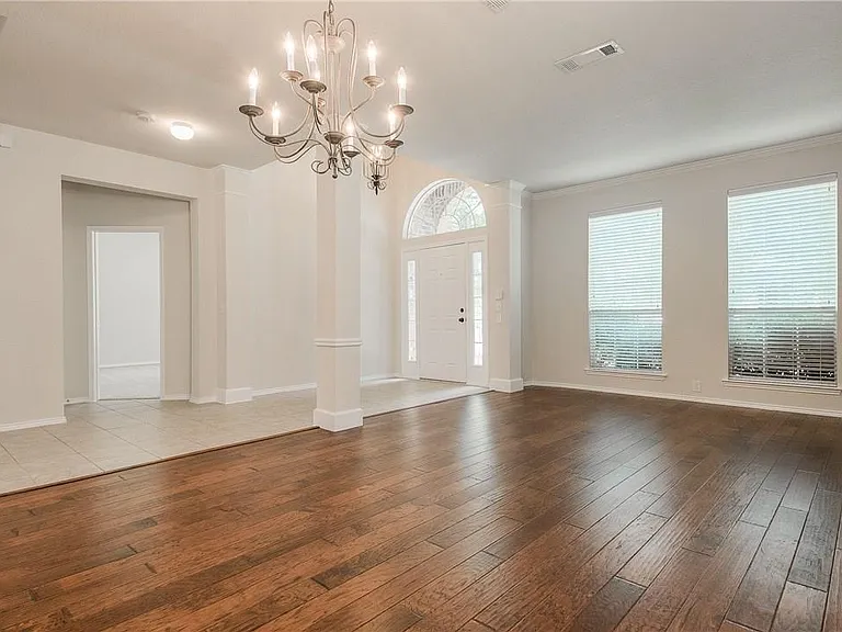 2338 Falcon Point Dr — Photo 2