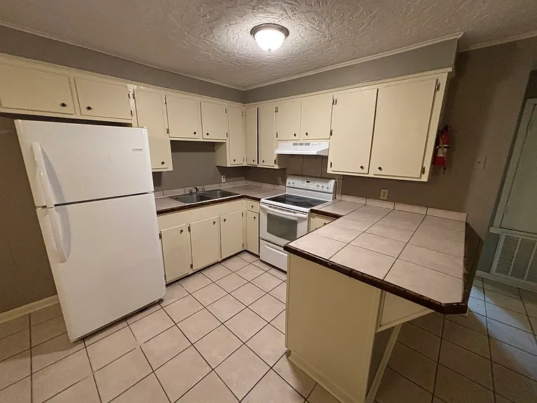 806 Maxwell Dr #2 — Photo 3