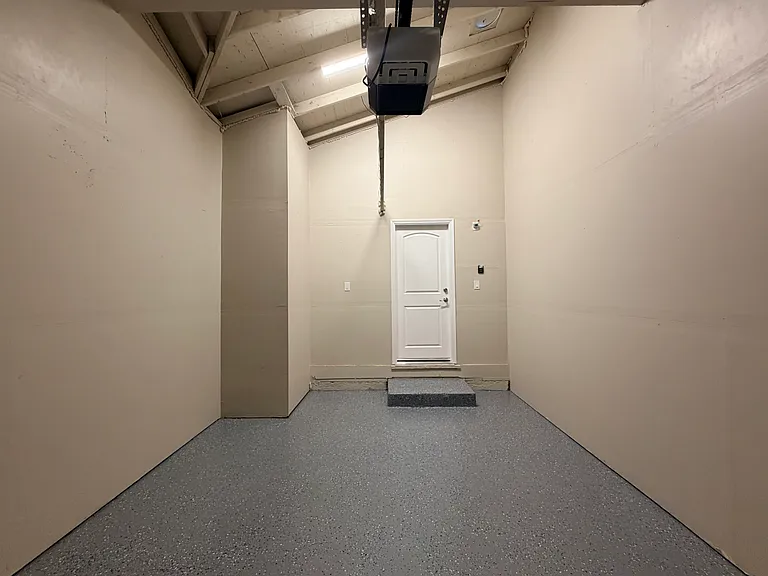 502 Michigan Blvd — Photo 32