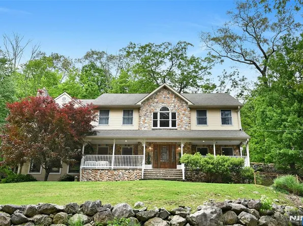 130 Deerhaven Rd, Mahwah, NJ 07430
