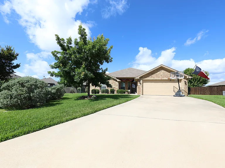 8413 Split Trail Cv — Photo 1