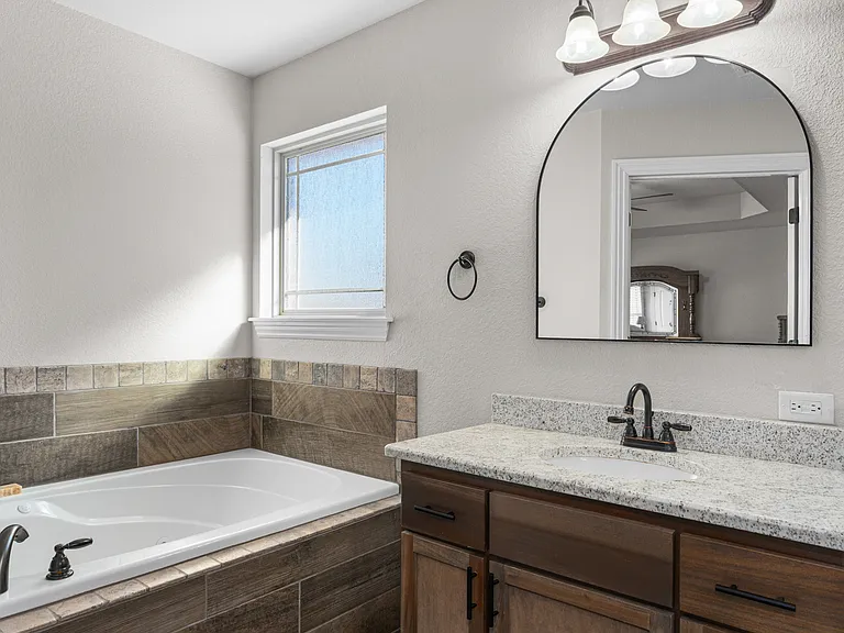 1505 Northridge Dr E — Photo 5