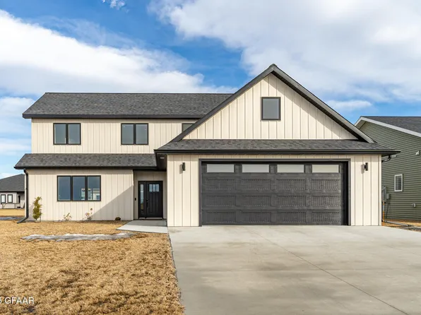 6027 S 14th St, Grand Forks, ND 58201