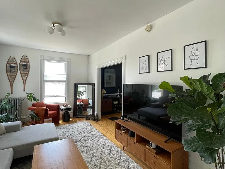 12 Bradley St — Photo 3
