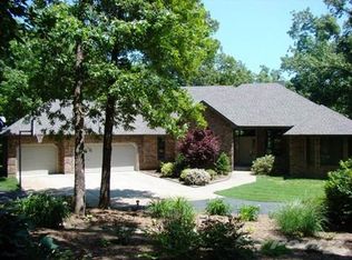 6444 E Skyline Dr, Springfield, MO 65809