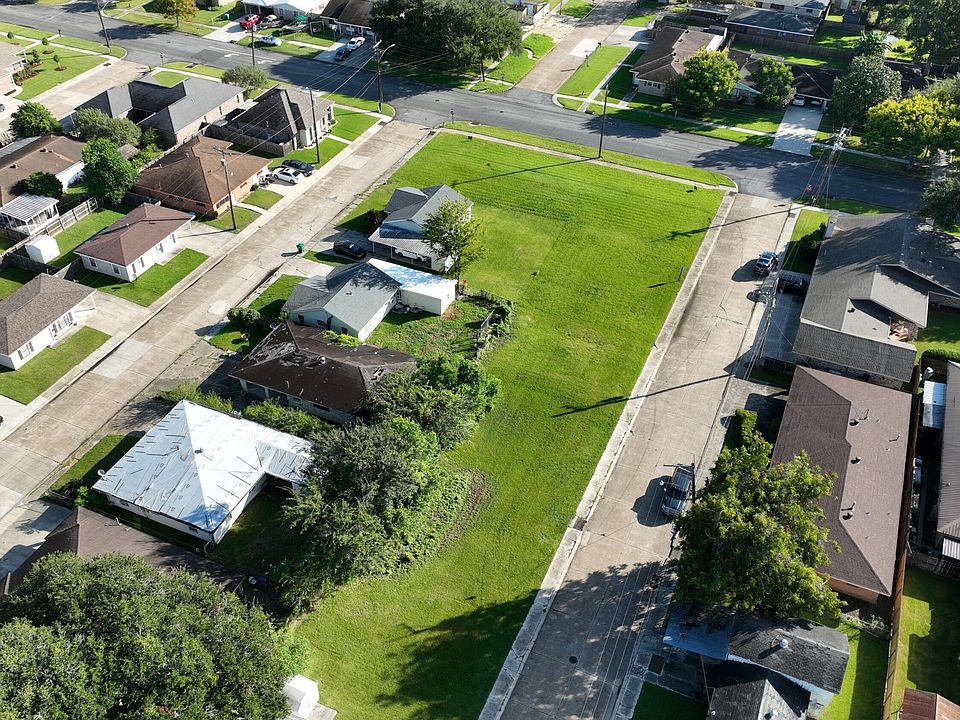 2nd image of 2003 6th St