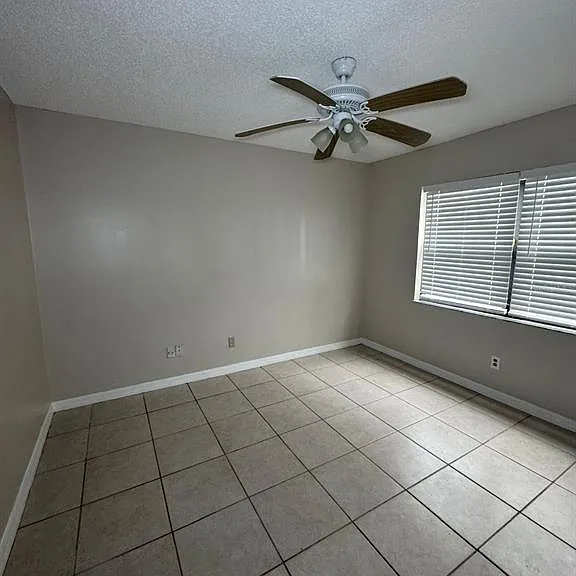 2416 SE Garden Ter #203 — Photo 12