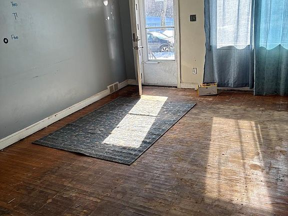 2nd image of 1213 Crestview Rd